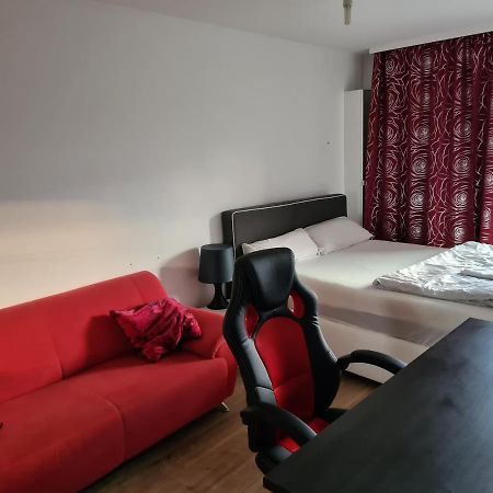Sehr Schoene Drei Zimmer Deluex Wohnung In Sindelfingen Extérieur photo